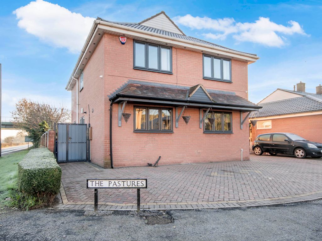 4 bed detached house for sale in 1 The Pastures, Bawtry, Doncaster, South Yorkshire DN10, £425,000