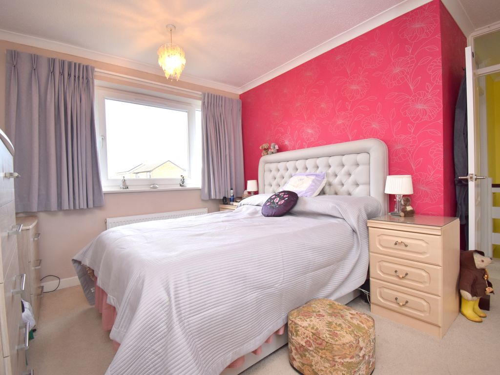 3 bed link-detached house for sale in Headlands, Fenstanton, Huntingdon PE28, £400,000