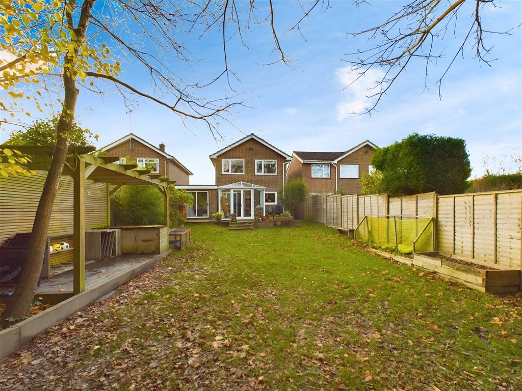 3 bed detached house for sale in Ryecroft Meadow, Mannings Heath, Horsham RH13, £550,000