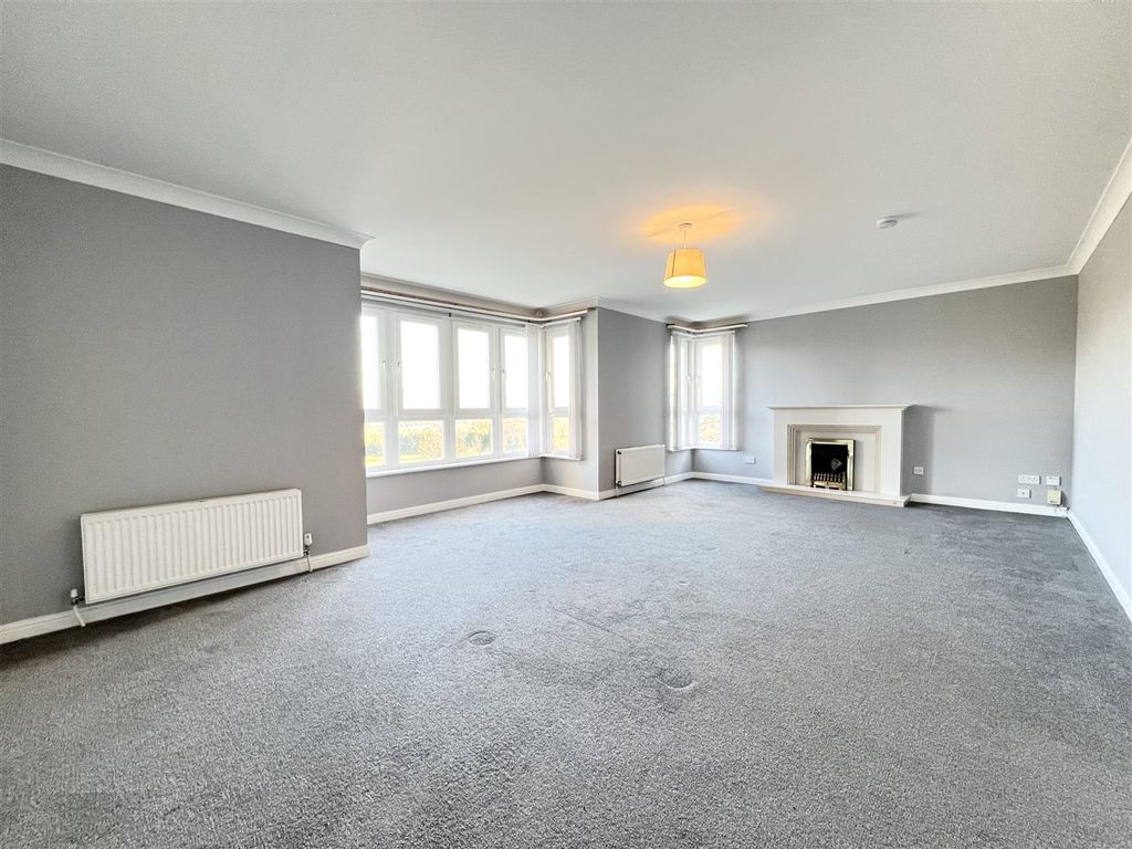 3 bed flat for sale in The Paddock, Hamilton ML3, £229,995