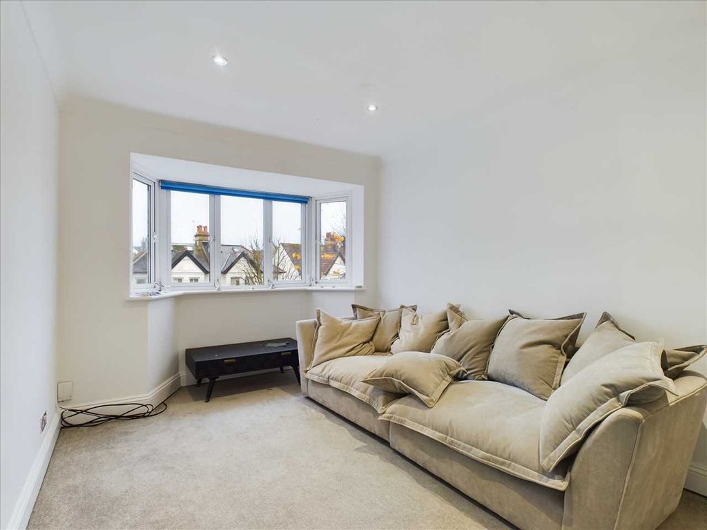 2 bed flat for sale in Stretton Court, Rutland Gardens, Hove BN3, £285,000