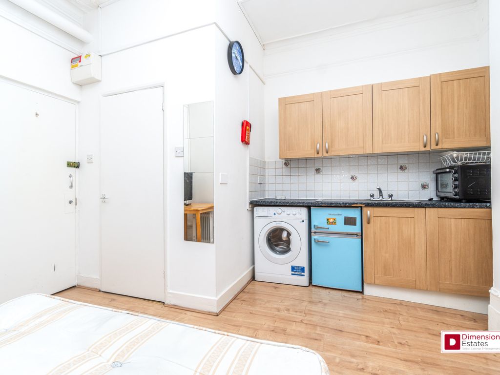 Studio to rent in Wightman Road, Harringey N8, £1,120 pcm