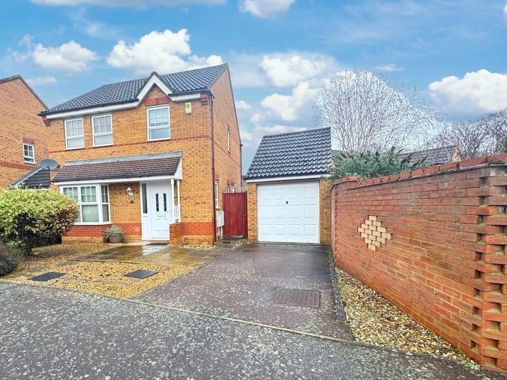 3 bed detached house for sale in Wingfield Drive, Potton, Sandy SG19, £385,000