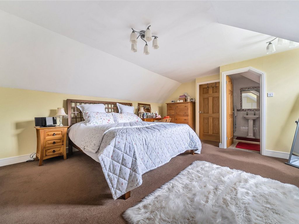4 bed bungalow for sale in Badbury, Swindon, Wiltshire SN4, £750,000