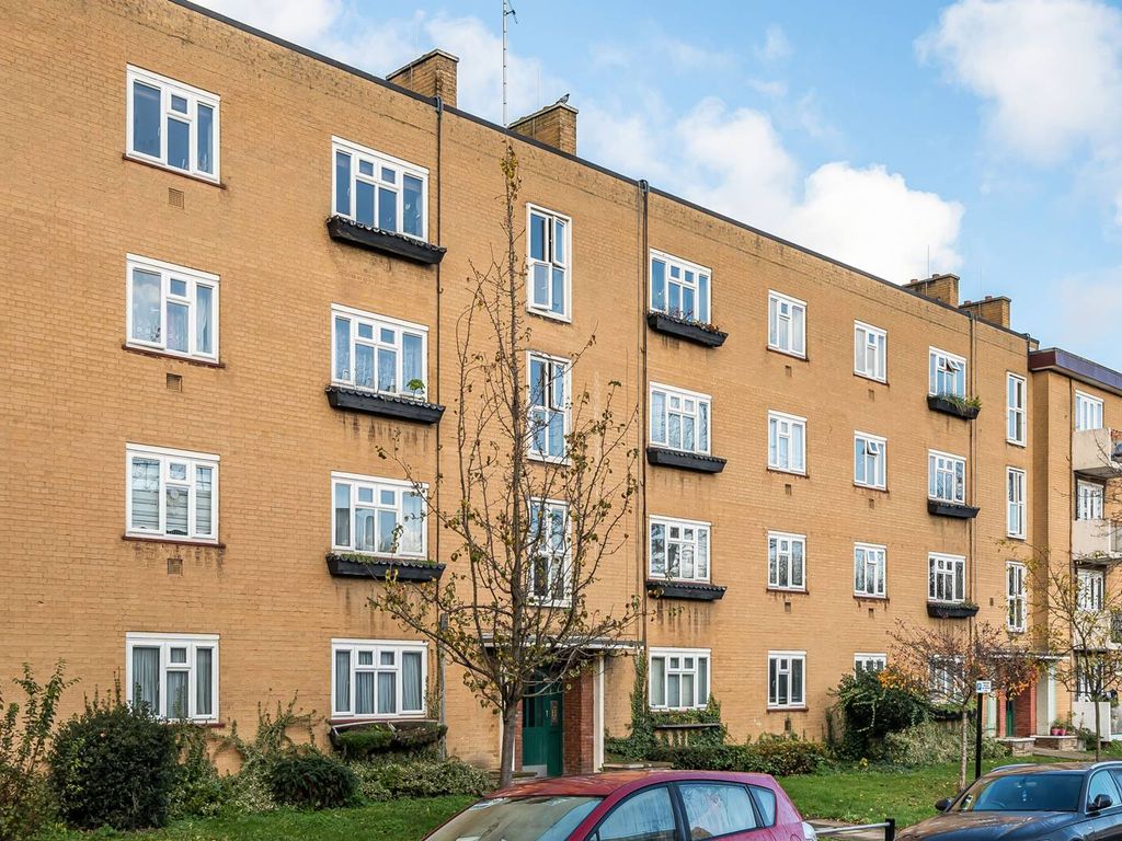 2 bed flat for sale in Brook Road, Hornsey, London N8, £420,000