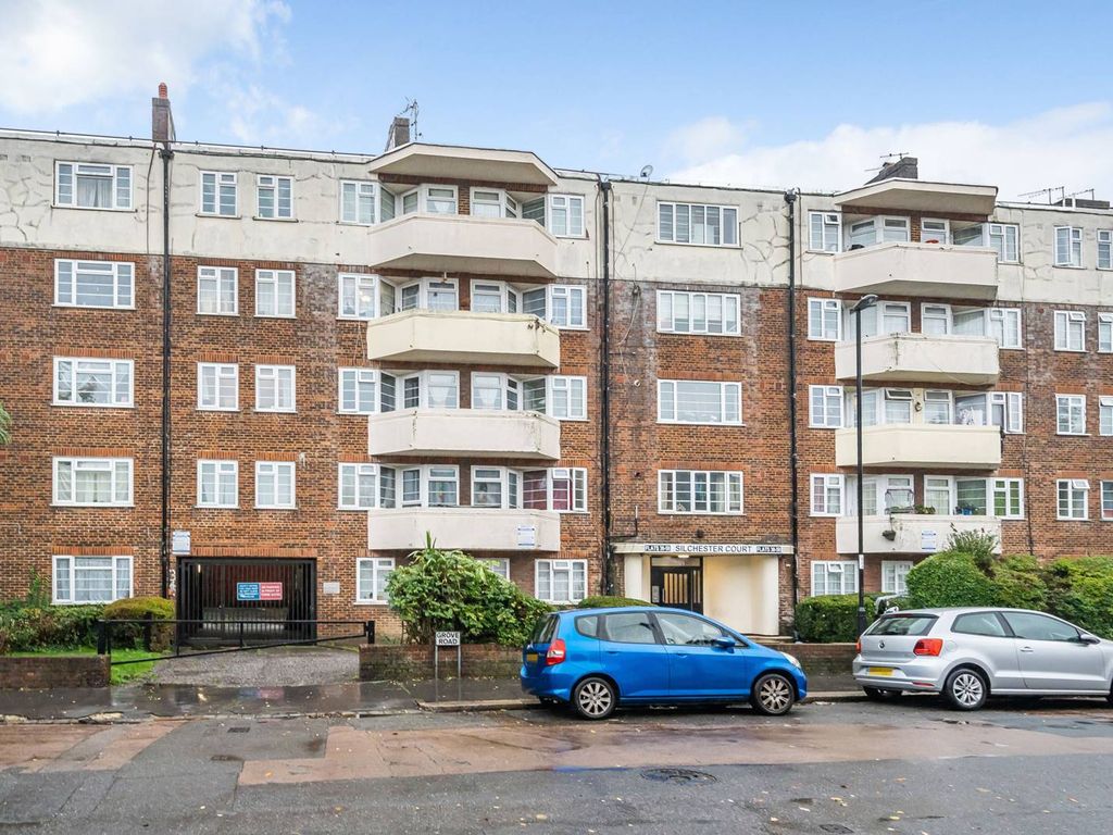 3 bed flat for sale in London Road, Thornton Heath CR7, £270,000