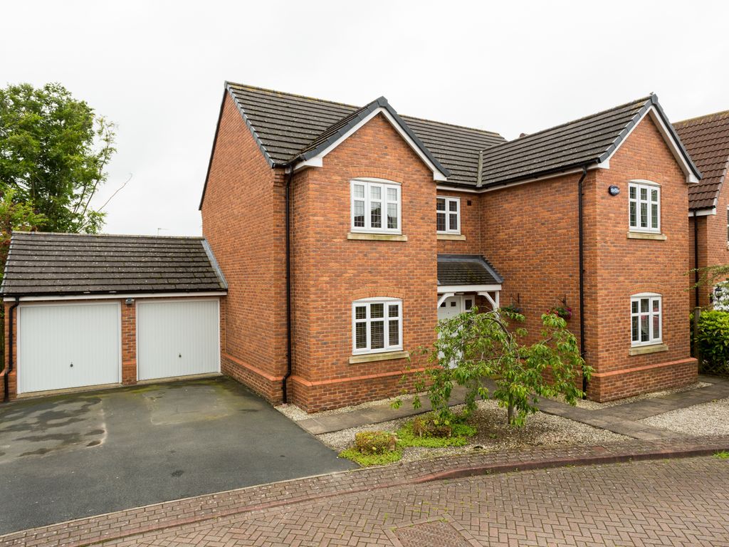 5 bed detached house for sale in Jubilee Court, Tollerton, York YO61, £549,000