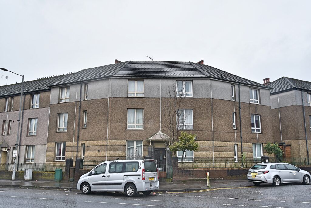 2 bed flat for sale in Aikenhead Road, Govanhill, Glasgow G42, £70,000