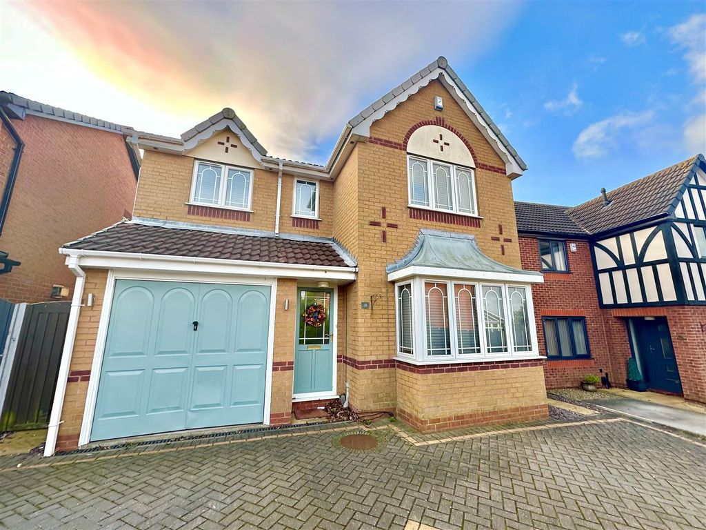 4 bed detached house for sale in Cotterdale Close, Forest Town, Mansfield NG19, £289,950