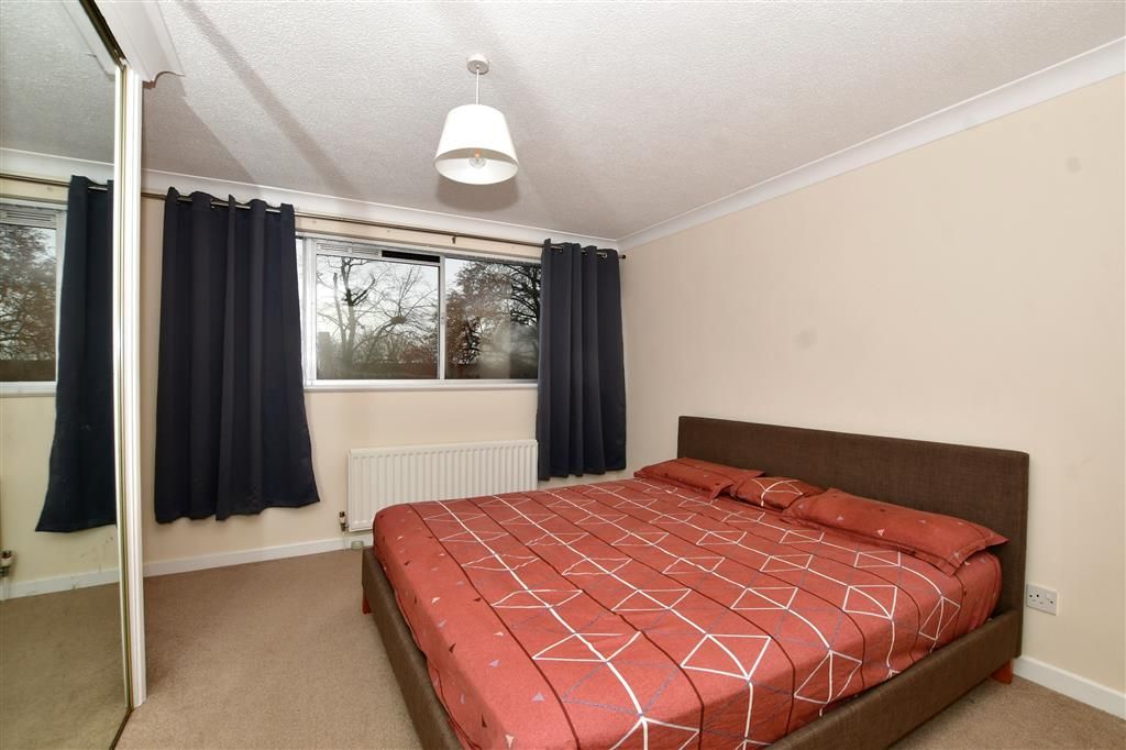 2 bed flat for sale in Homefield Park, Sutton, Surrey SM1, £221,000
