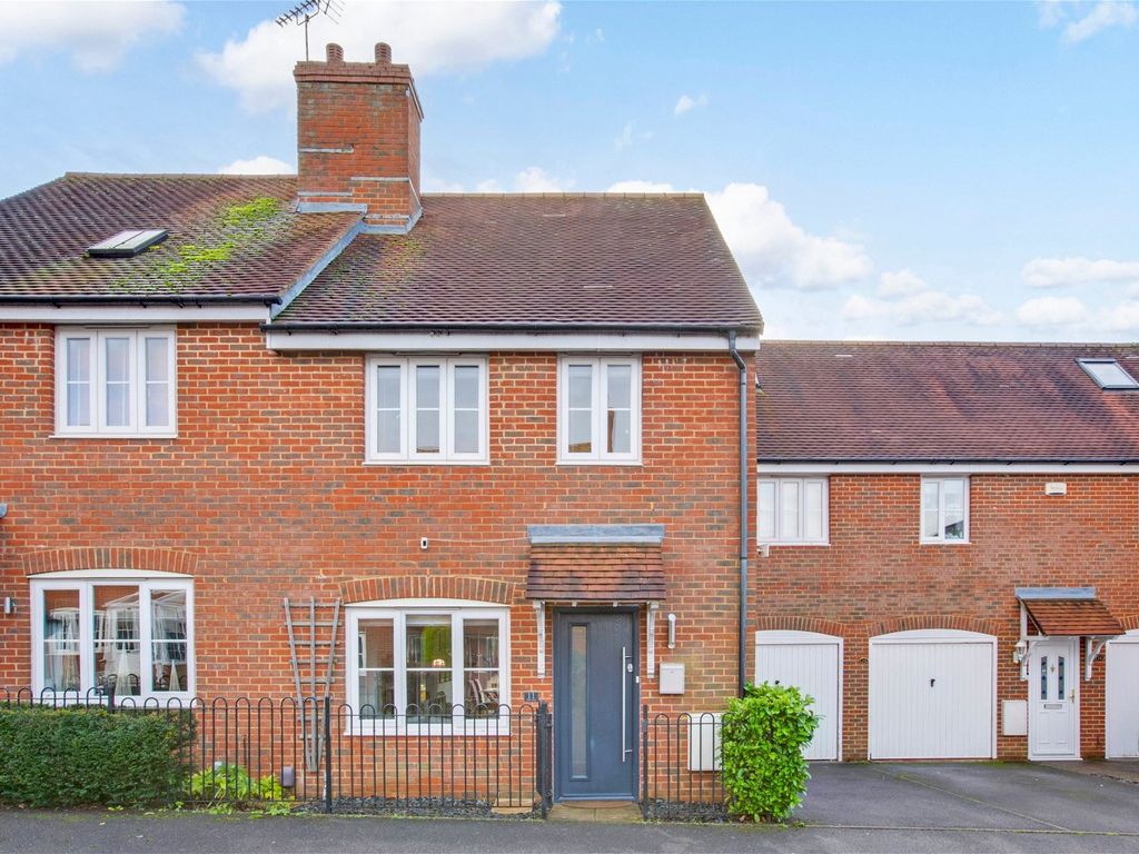 3 bed terraced house for sale in West Court, Downley Viillage HP13, £450,000