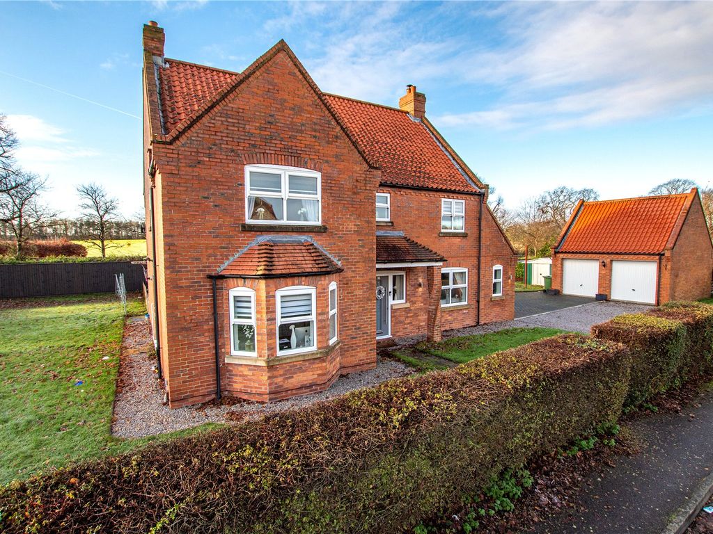 4 bed country house for sale in The Drive, Waltham, Grimsby DN37, £699,950