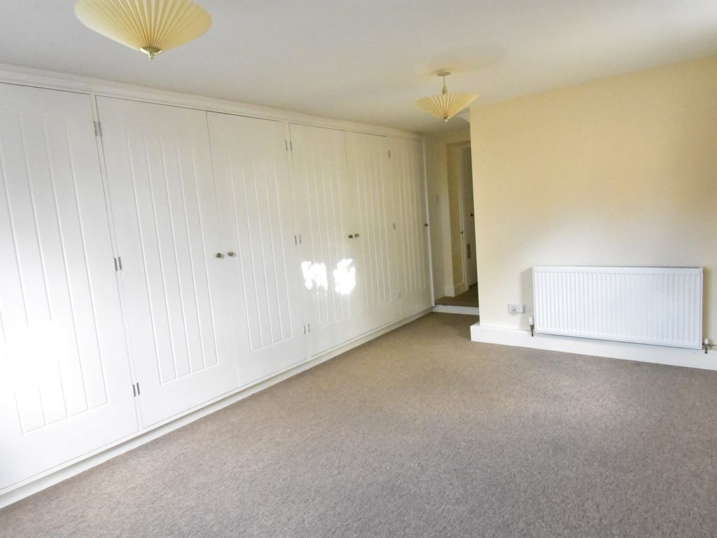 2 bed flat for sale in High Street, Tewkesbury GL20, £165,000