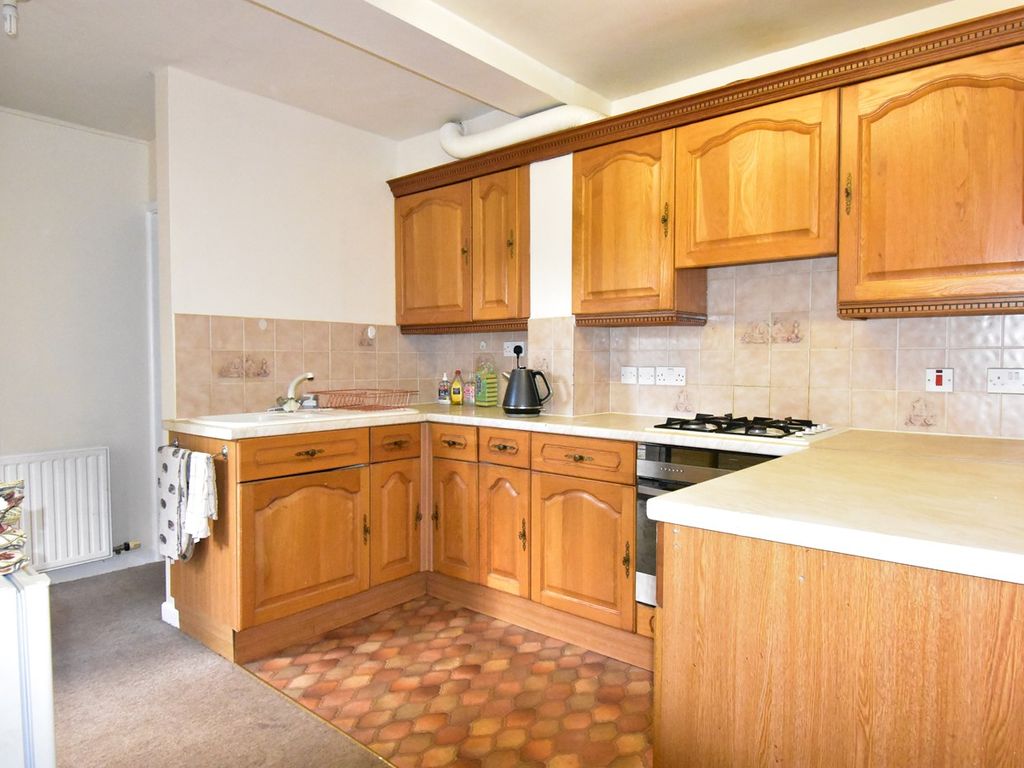 2 bed flat for sale in High Street, Tewkesbury GL20, £165,000