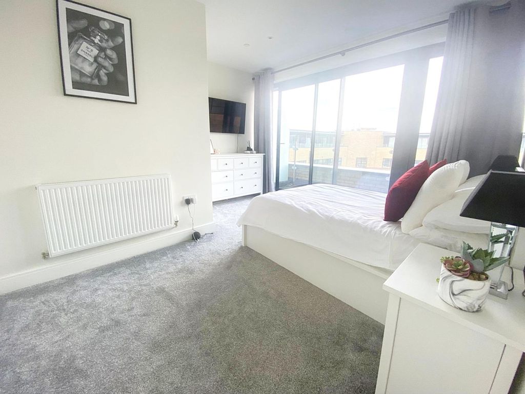 1 bed flat to rent in Heron Drive, Langley SL3, £1,325 pcm