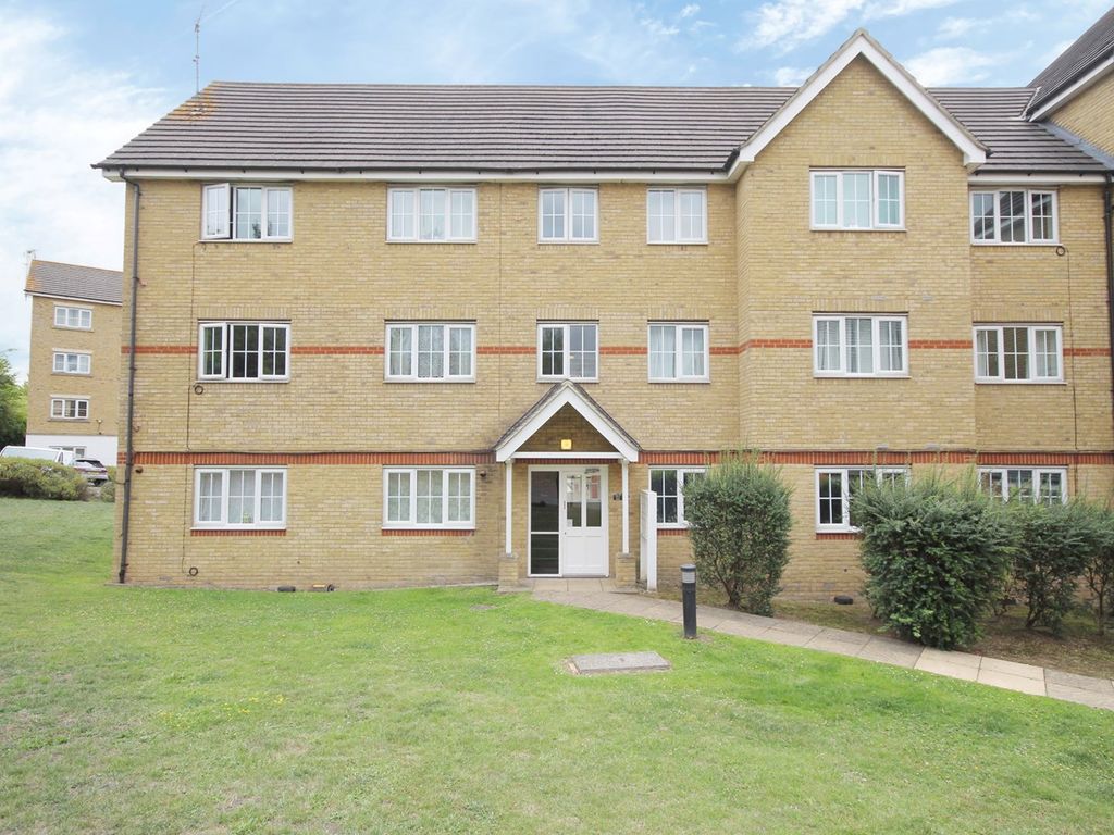 1 bed flat for sale in Kendal, Purfleet RM19, £160,000