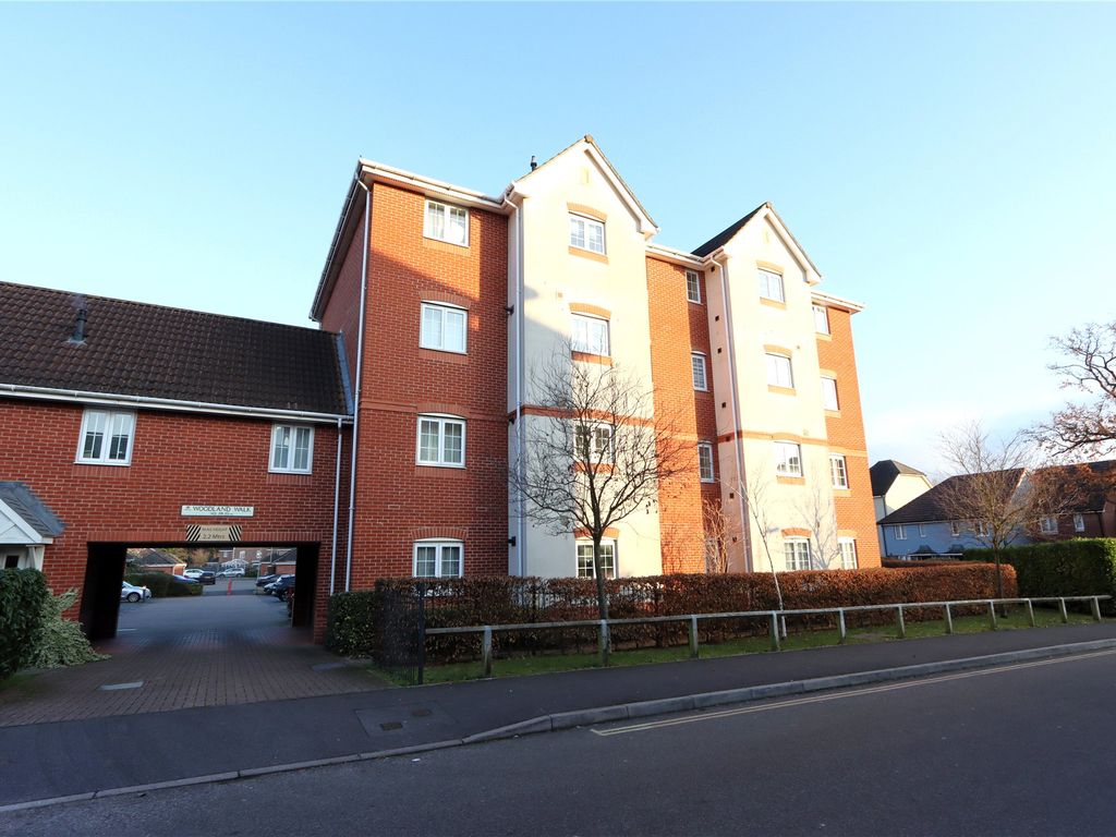 2 bed flat for sale in Woodland Walk, Aldershot, Hampshire GU12, £225,000