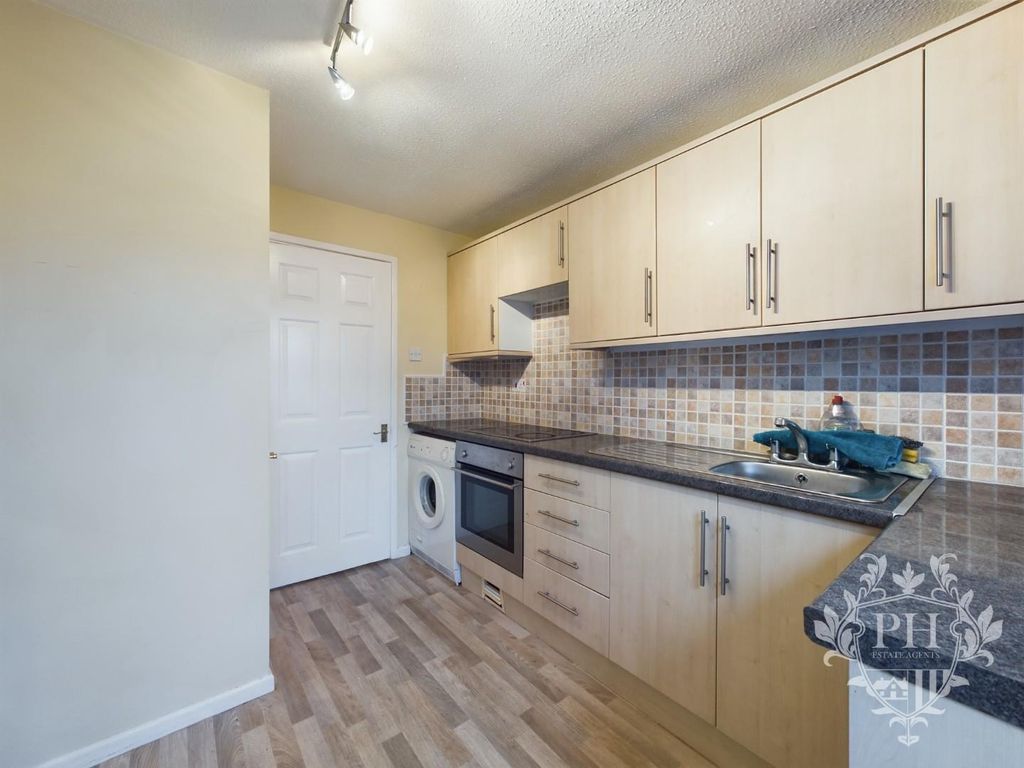 1 bed flat for sale in Redcar Lane, Redcar TS10, £80,000
