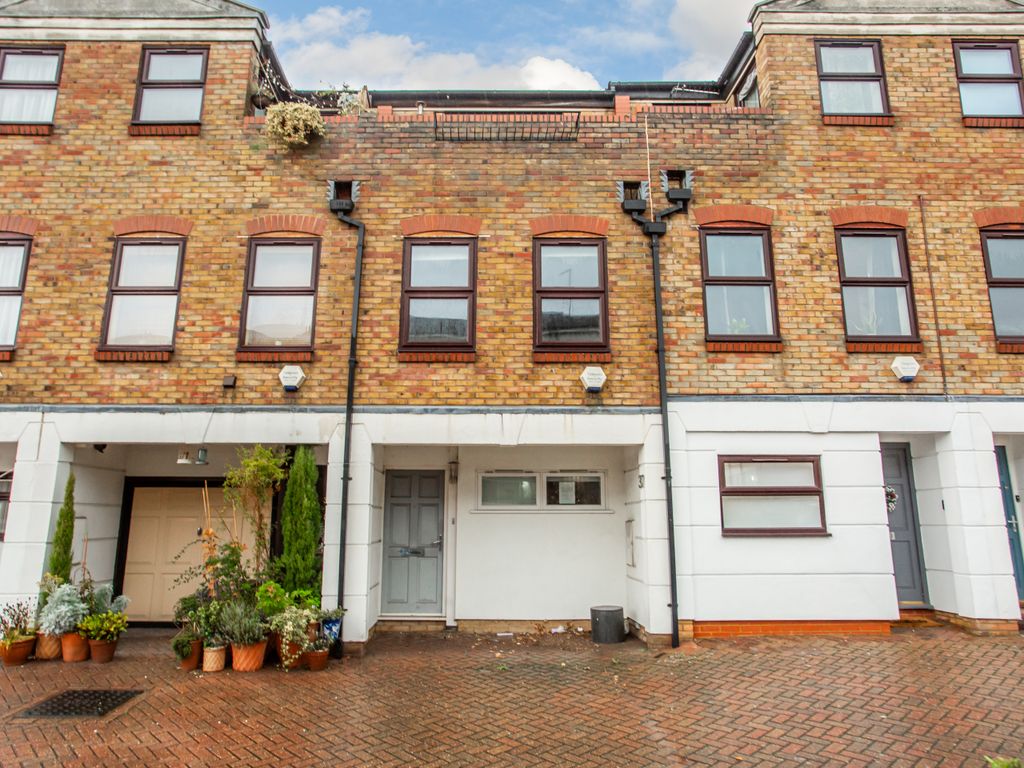 2 bed town house for sale in Malmesbury Road, London E3, £410,000