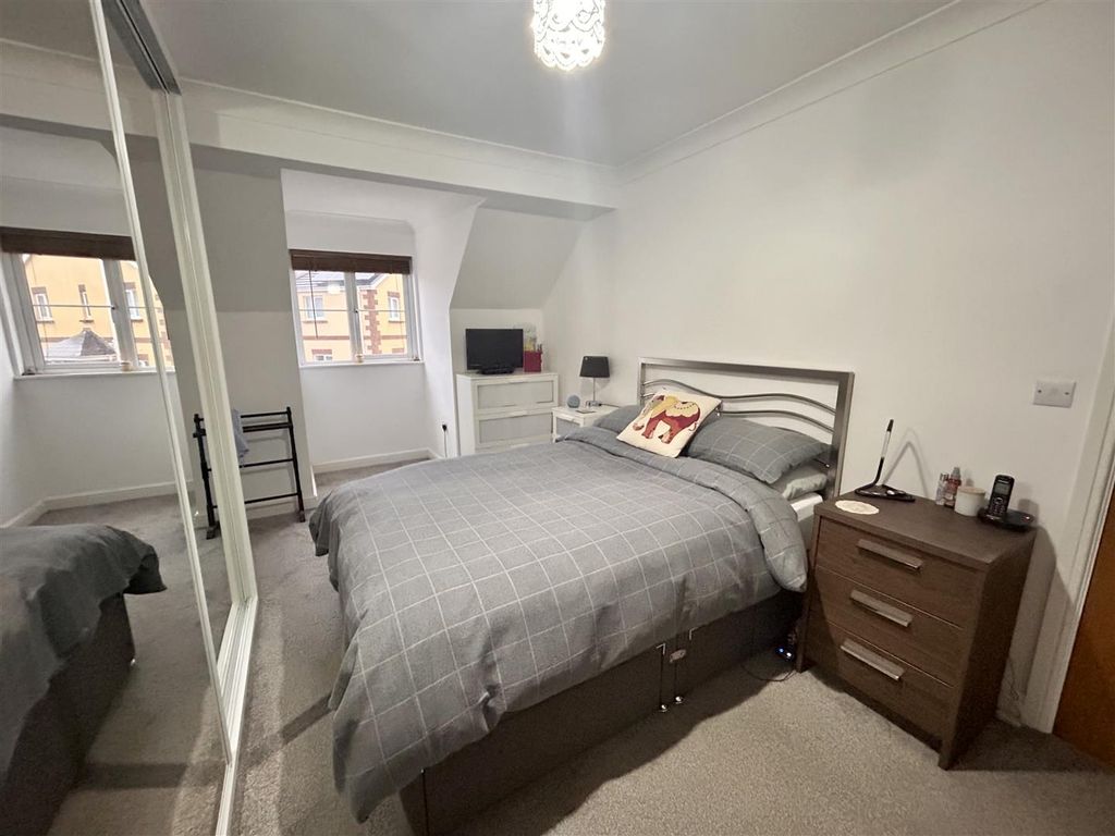 3 bed detached house for sale in Tirydderwen, Cross Hands, Llanelli SA14, £285,000