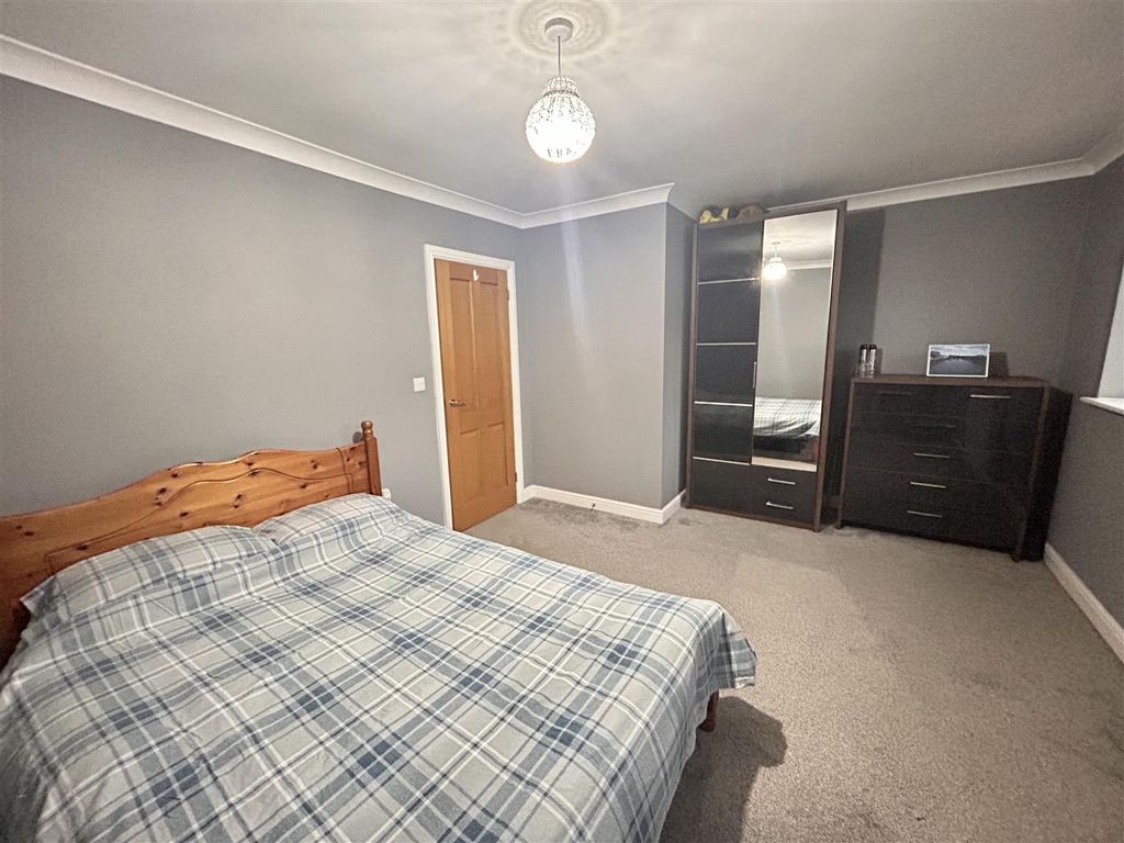 3 bed detached house for sale in Tirydderwen, Cross Hands, Llanelli SA14, £285,000