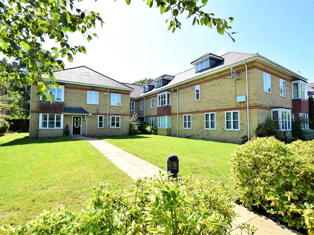 2 bed flat to rent in Woodmill Court, Ascot, Berkshire SL5, £1,400 pcm
