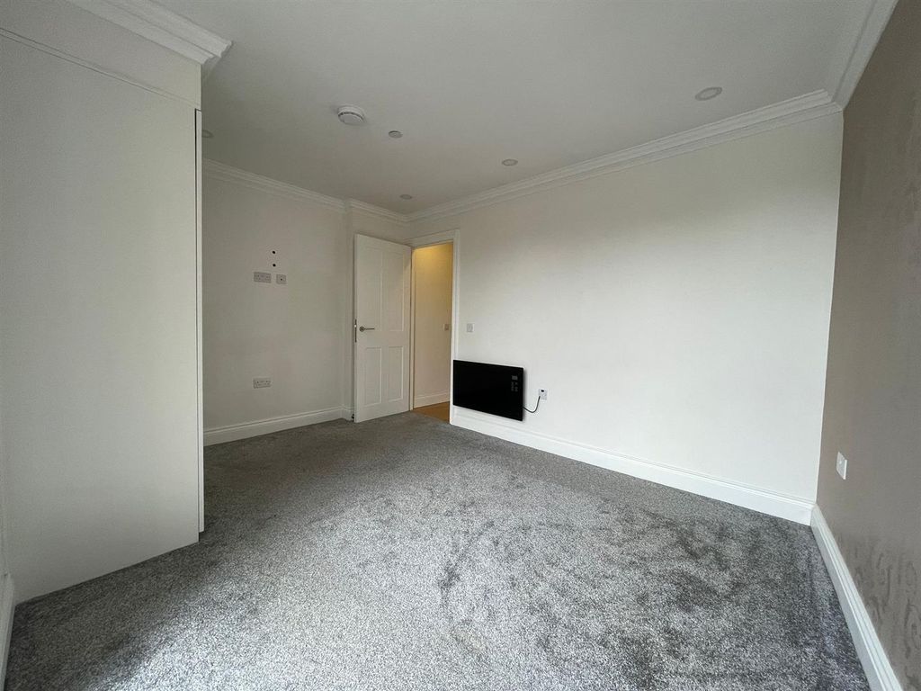 1 bed flat to rent in Mount Stuart Square, Cardiff CF10, £975 pcm