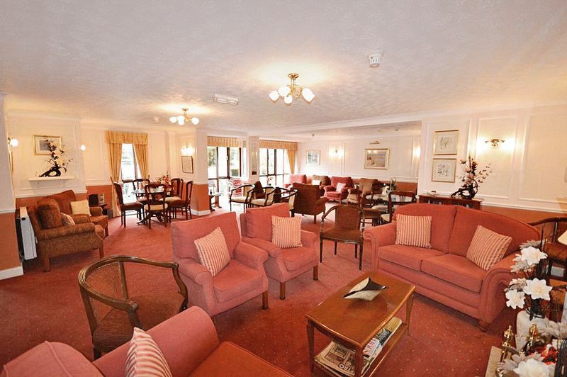 1 bed flat for sale in Liddiard Court, Stourbridge DY8, £120,000