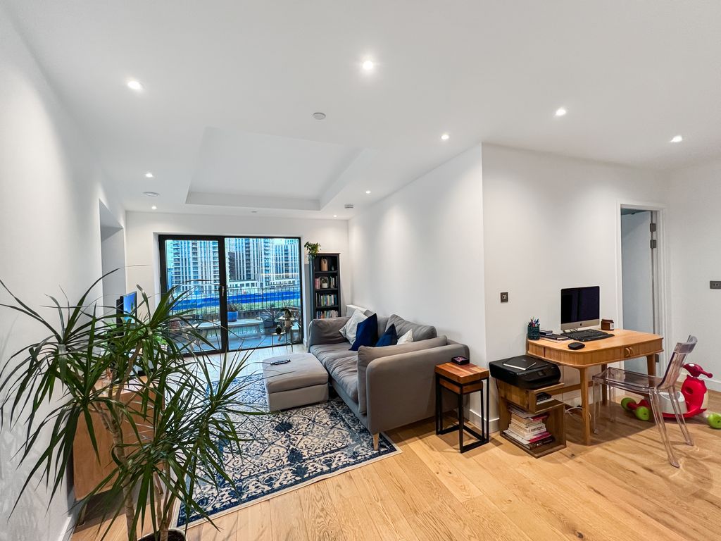 2 bed flat for sale in City Island Way, London E14, £625,000