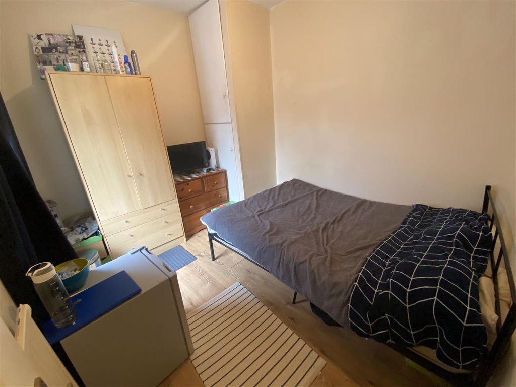 4 bed terraced house to rent in Brook Street, Treforest, Pontypridd CF37, £1,200 pcm