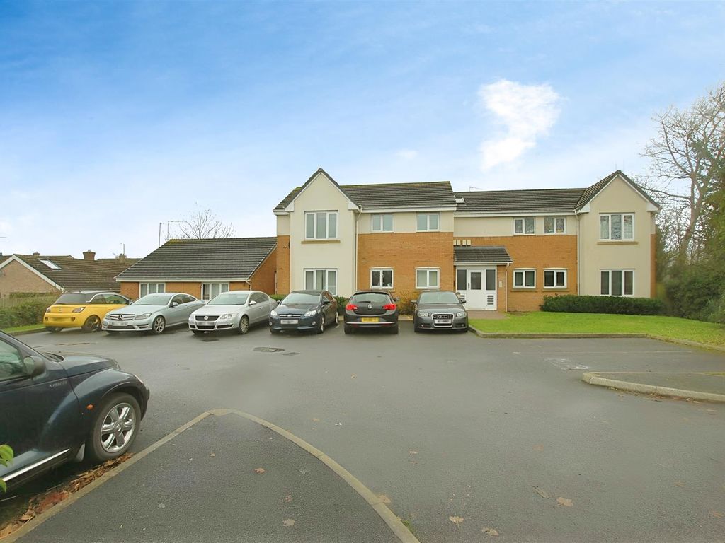 2 bed flat for sale in Hatherley Lane, Cheltenham GL51, £170,000