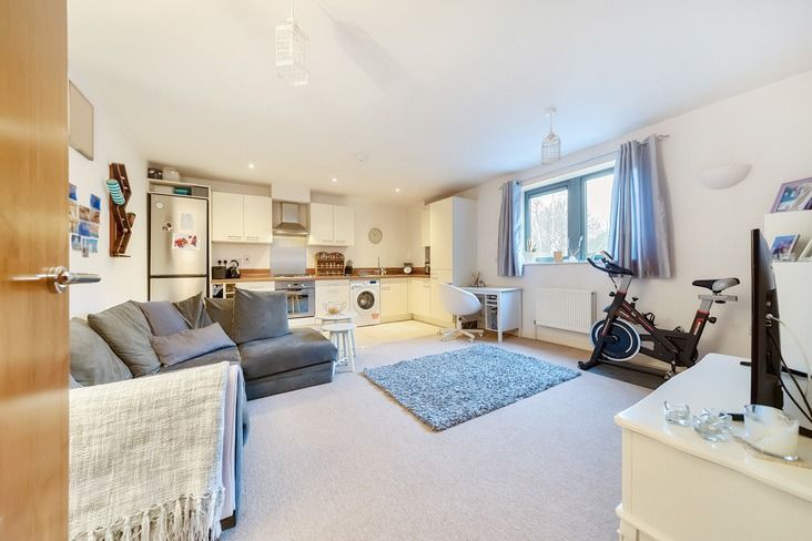 1 bed flat for sale in Mitford Court, Tooting, London SW17, £153,000