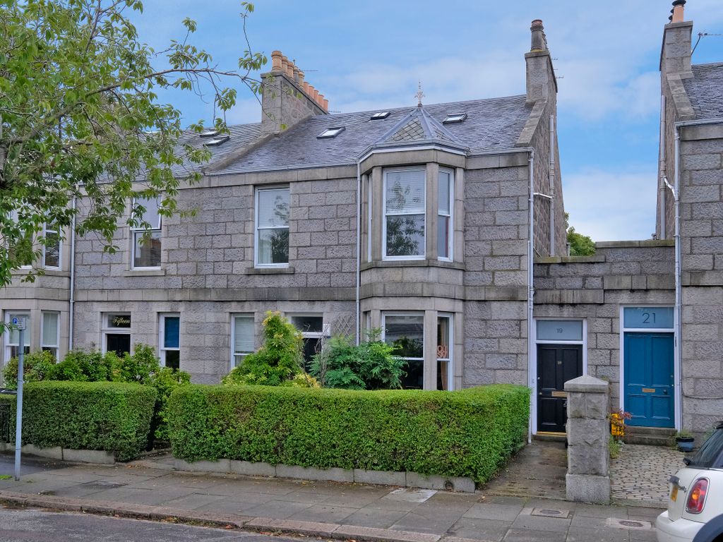 4 bed maisonette for sale in Beaconsfield Place, Aberdeen, Aberdeenshire AB15, £240,000