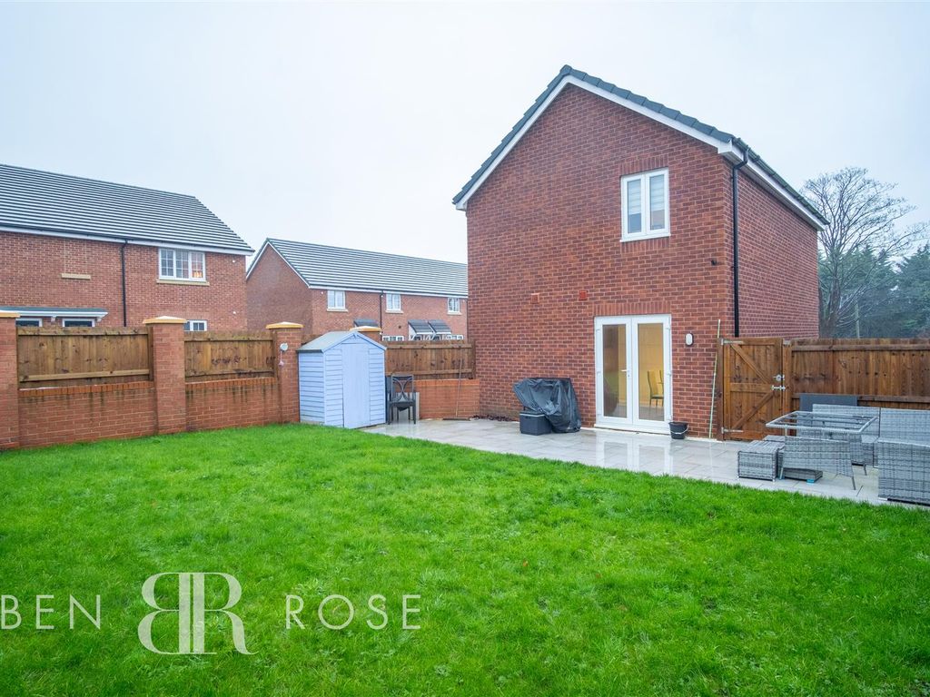 3 bed detached house for sale in Broadleaf Crescent, Standish, Wigan WN6, £274,995