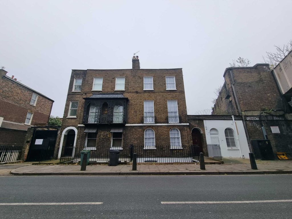 5 bed end terrace house to rent in Camden Street, Camden NW1, £5,200 pcm