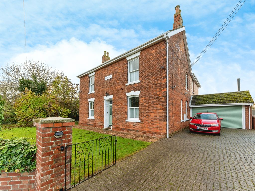 5 bed detached house for sale in North End, Barrow-Upon-Humber DN19, £550,000