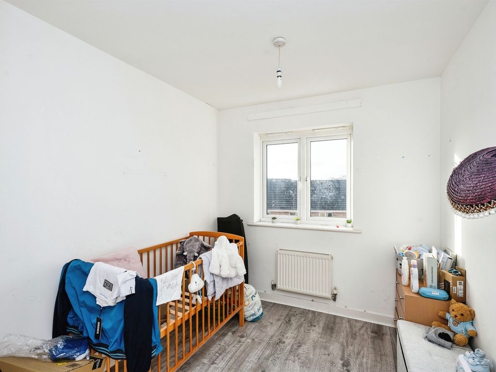2 bed flat for sale in Ffordd Maendy, Sarn, Bridgend CF32, £80,000