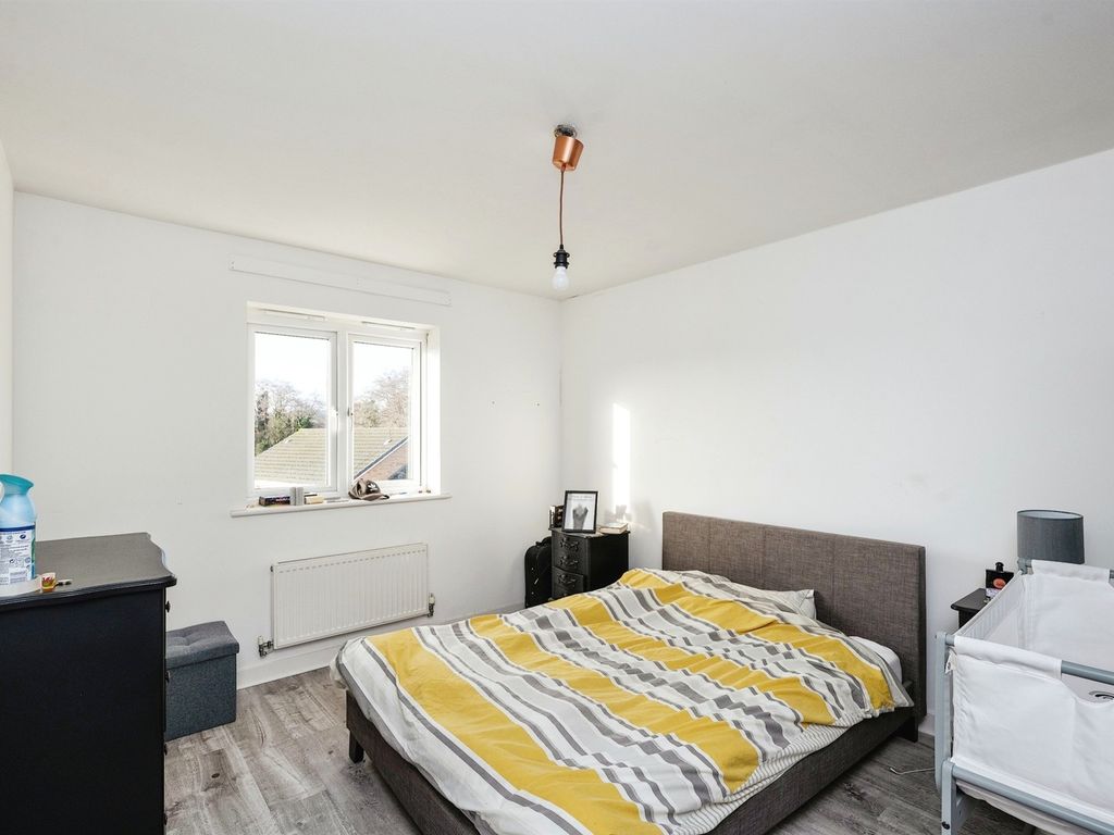 2 bed flat for sale in Ffordd Maendy, Sarn, Bridgend CF32, £80,000