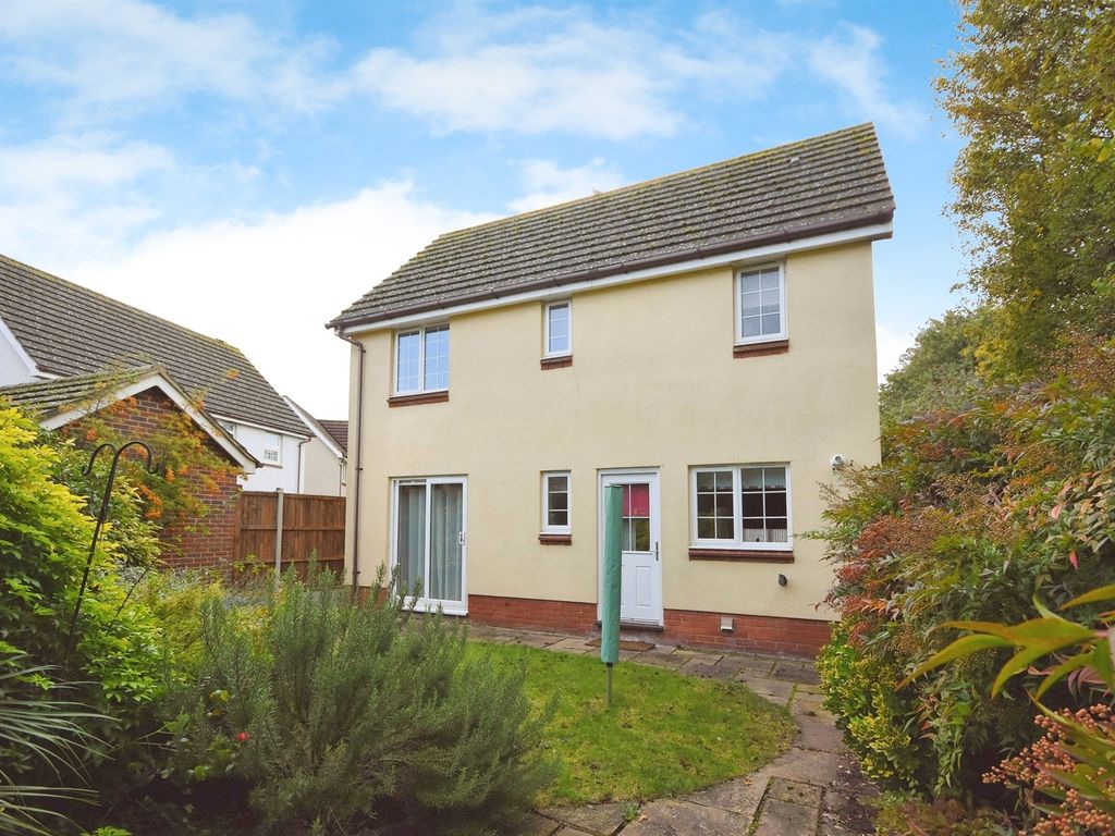 3 bed detached house for sale in Braiding Crescent, Braintree CM7, £320,000