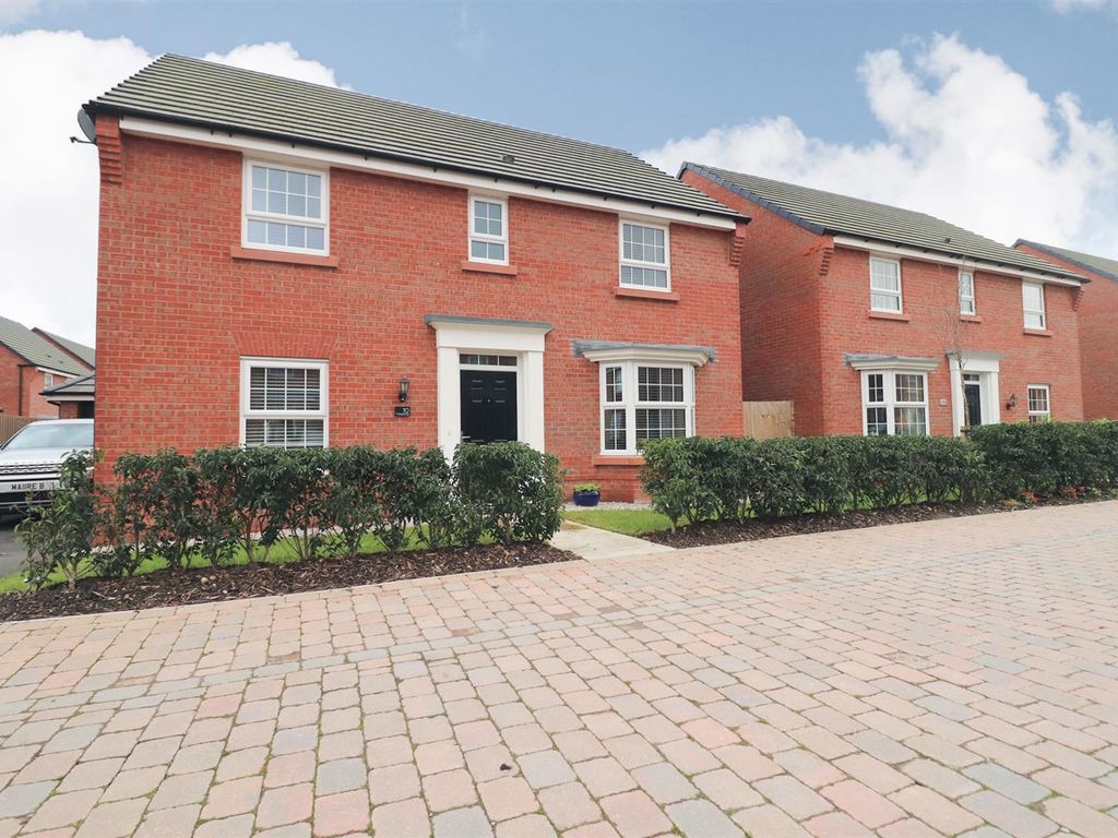 4 bed detached house for sale in Carrington Close, Southport PR8, £400,000