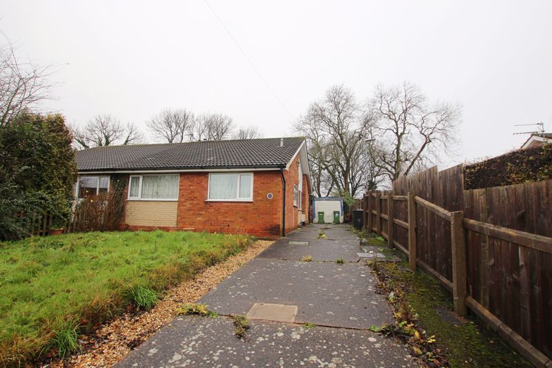 3 bed semi-detached bungalow for sale in Clyfton Crescent, Immingham DN40, £139,950