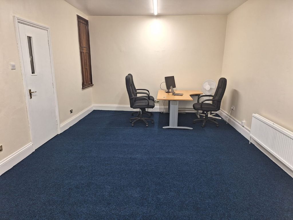 Office to let in Goswell Road, London EC1V, £16,800 pa