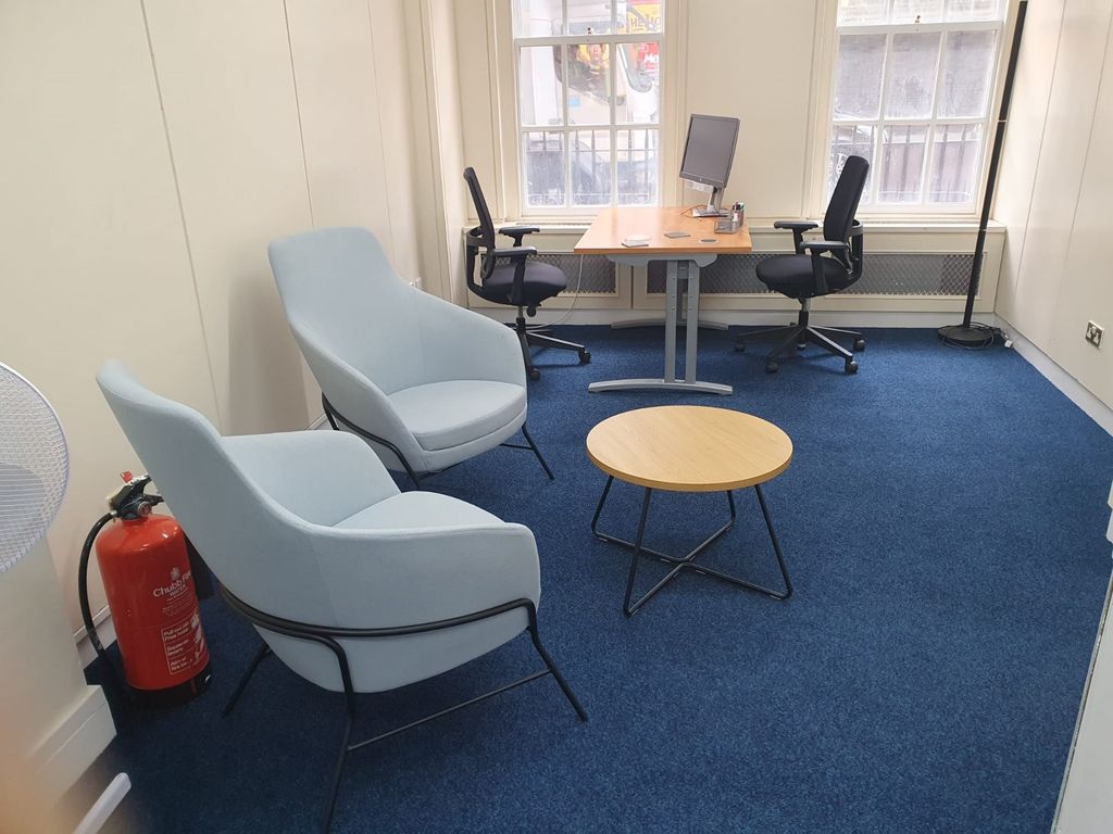 Office to let in Goswell Road, London EC1V, £16,800 pa