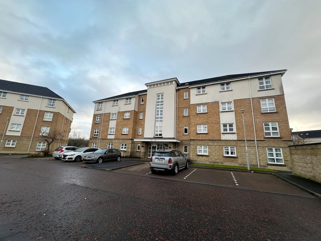 3 bed flat to rent in The Paddock, Hamilton ML3, £1,300 pcm