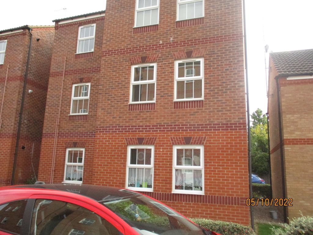 2 bed flat to rent in The Sidings, Oakham LE15, £750 pcm