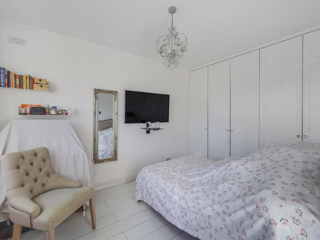 5 bed property for sale in West Barnes Lane, New Malden KT3, £1,650,000