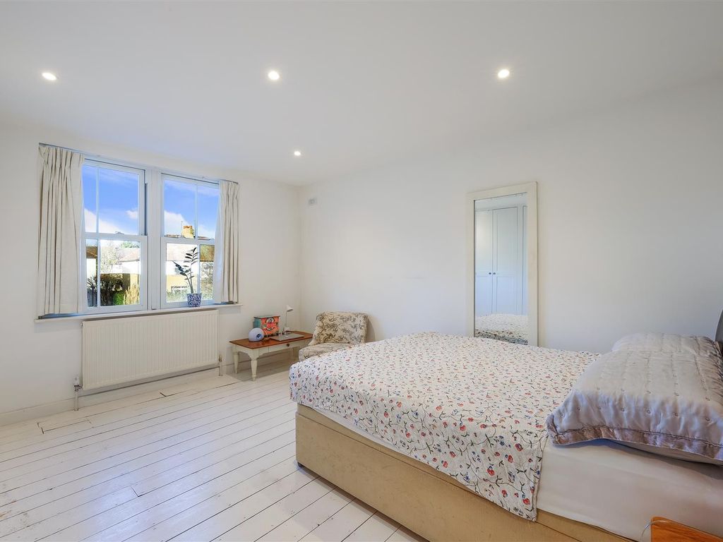 5 bed property for sale in West Barnes Lane, New Malden KT3, £1,650,000
