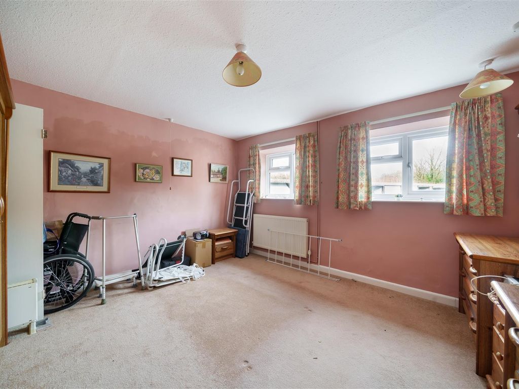 2 bed flat for sale in Beaminster DT8, £225,000
