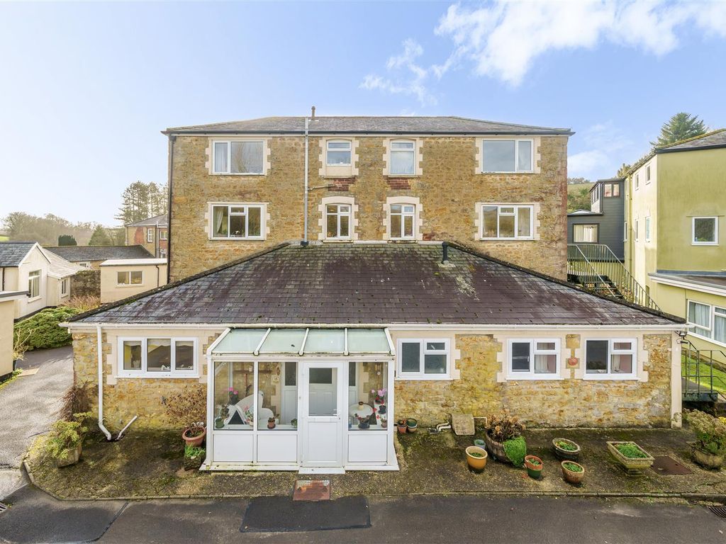 2 bed flat for sale in Beaminster DT8, £225,000