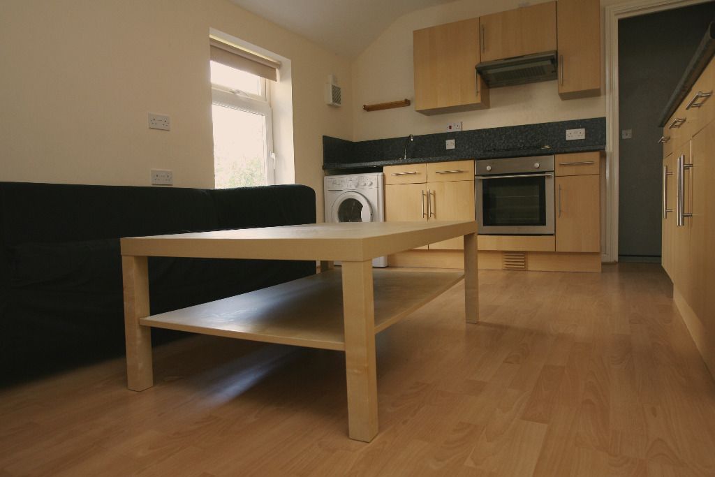 5 bed flat to rent in 32 F F F Gordon Road, Cathays, Cardiff CF24, £2,200 pcm